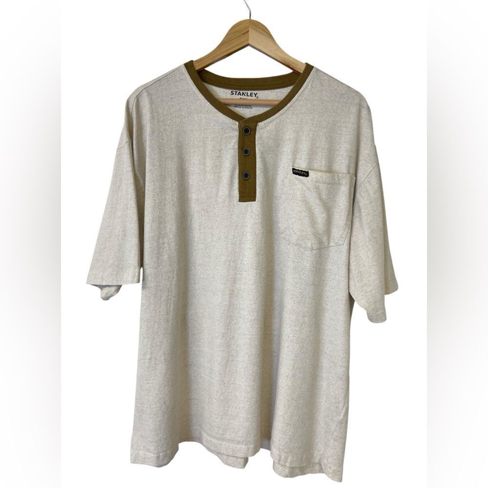 Men’s Stanley Tan and Brown Button Short Sleeve Henley Tee. Size 3XL